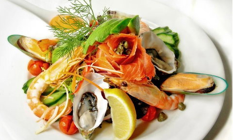 Grumpys Barefoot Bar, Steak & Seafood Grill - Mackay Tourism 2