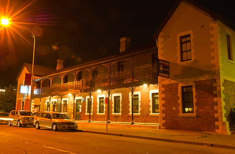 Belmore Hotel Scone - Mackay Tourism 5