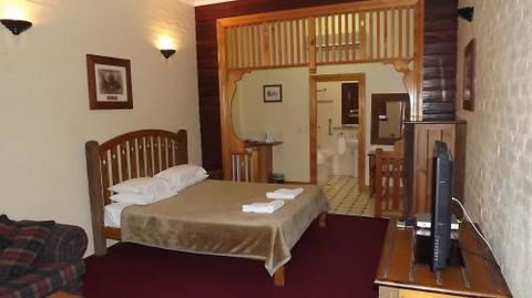 The Middle Pub - Mackay Tourism 2