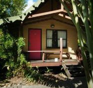 Magnum's Backpackers Bar - Mackay Tourism