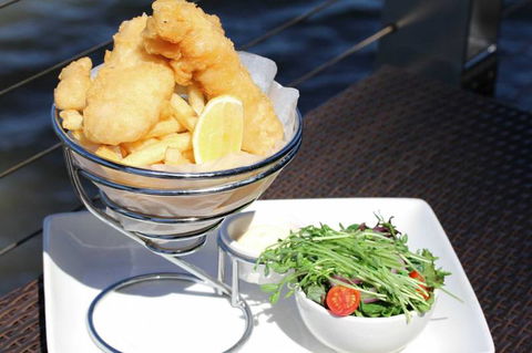 Dundee’s Restaurant On The Waterfront - Mackay Tourism 10