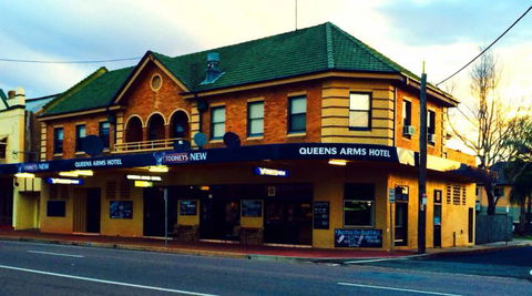 Queens Arms Hotel - Mackay Tourism 0