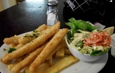 Macleay River Hotel - Mackay Tourism 1