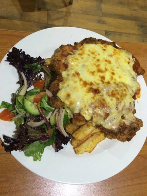 Coomera Waters Tavern - Mackay Tourism 0