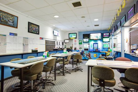 Taree Leagues Sports Club - Mackay Tourism 1