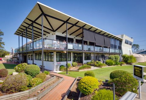 Taree Leagues Sports Club - Mackay Tourism 4