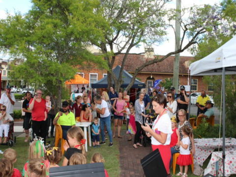 Dowling Street Christmas Party - Mackay Tourism 2