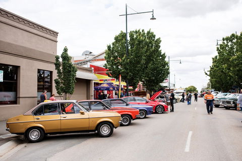 Kyabram Bush Market - Mackay Tourism 1