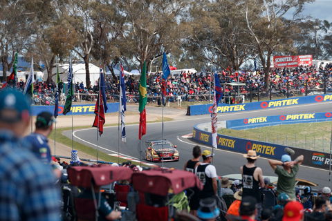 Supercars Supercheap Auto Bathurst 1000 - Mackay Tourism 0