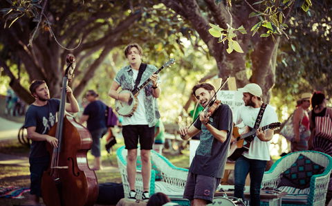 Buskers By The Lake - Mackay Tourism 1