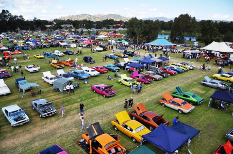 Chryslers On The Murray - Mackay Tourism 0
