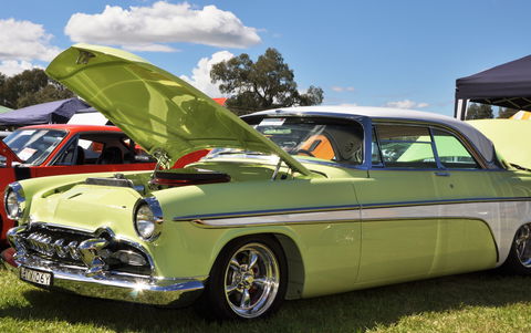 Chryslers On The Murray - Mackay Tourism 1