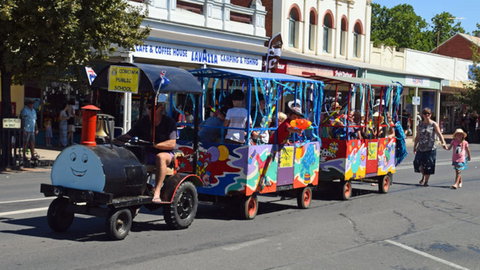 Corowa Rotary Federation Festival Parade - Mackay Tourism 1