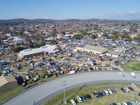 Wagga Swap Meet Run By  Classic And Historic Automobile Club Of Australia - Wagga Wagga Region - Mackay Tourism 0