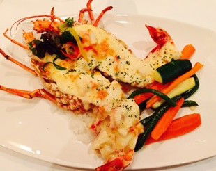 Basils Seafood Restaurant - Mackay Tourism 3