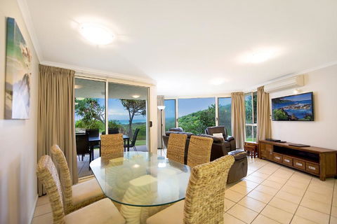 Whale Watch Ocean Beach Resort - Mackay Tourism 4