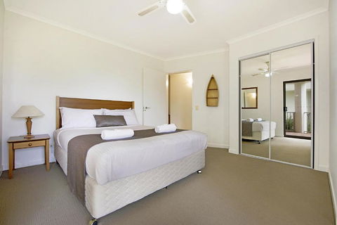 Whale Watch Ocean Beach Resort - Mackay Tourism 2