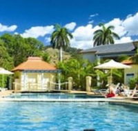 Aqualuna Beach Resort - Mackay Tourism
