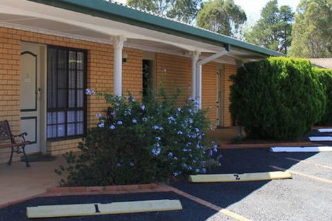 Hilltops Retreat Motor Inn - Mackay Tourism 3