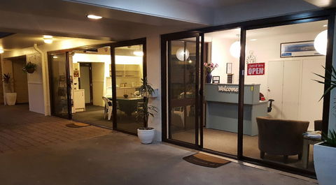 Port Stephens Motel - Mackay Tourism 1