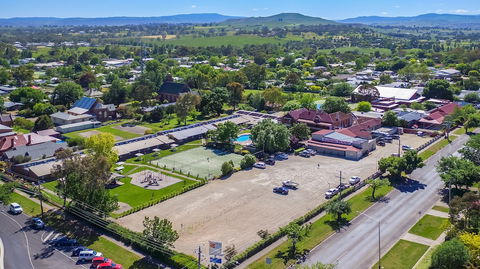 Alzburg Resort - Mackay Tourism 2