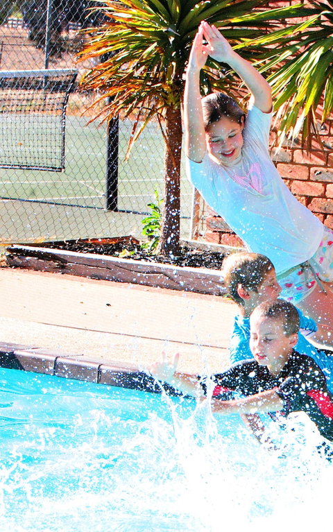 Cadell On The Murray Motel Resort - Mackay Tourism 2