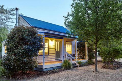 Alpine Valley Cottages - Mackay Tourism 0
