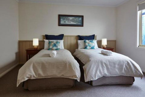 Alpine Valley Cottages - Mackay Tourism 4