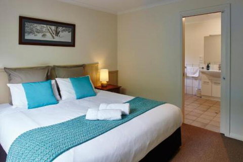 Alpine Valley Cottages - Mackay Tourism 2