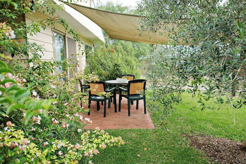 Starline Alpacas Farmstay Resort - Mackay Tourism 2