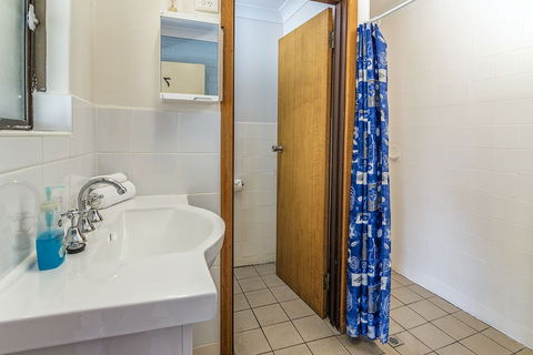 Emu Beach Chalets - Mackay Tourism 4