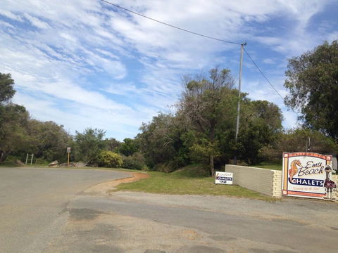 Emu Beach Chalets - Mackay Tourism 2