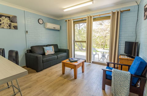 Emu Beach Chalets - Mackay Tourism 3