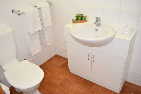 Nitmiluk Chalets - Mackay Tourism 1