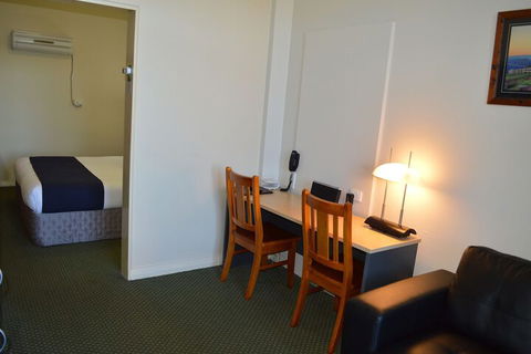 Taree Motor Inn - Mackay Tourism 6