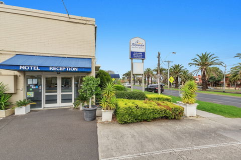 Alexander Motor Inn & Apartments - Mackay Tourism 0