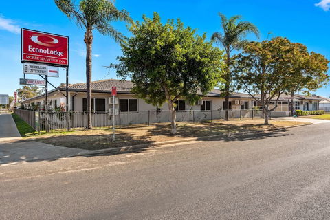 Econo Lodge Moree Spa Motor Inn - Mackay Tourism 0