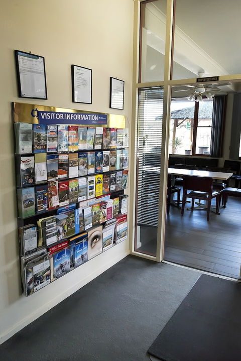 Lorne Coachman Inn - Mackay Tourism 1