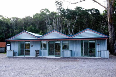 Risby Cove - Mackay Tourism 0