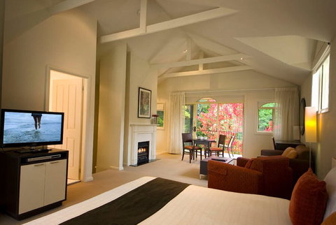 Falls Mountain Retreat - Mackay Tourism 4