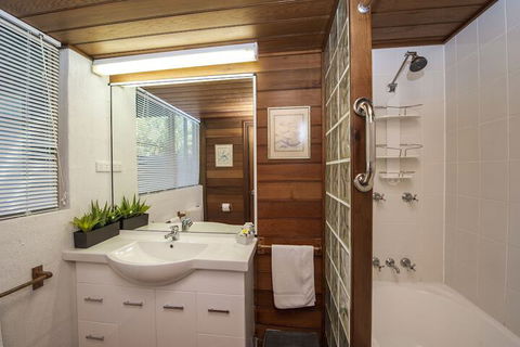 Island Leisure Resort - Mackay Tourism 7