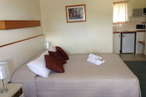 Country Rose Motel Warwick - Mackay Tourism 4