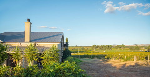 Barossa Shiraz Estate - Mackay Tourism 0