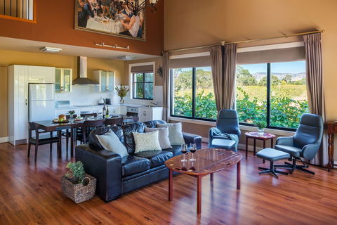 Barossa Shiraz Estate - Mackay Tourism 5