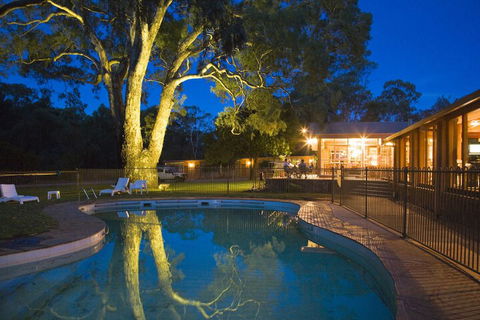 Wilpena Pound Resort - Mackay Tourism 7