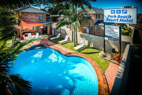 Park Beach Resort Motel - Mackay Tourism 1