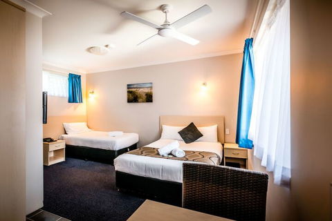 Park Beach Resort Motel - Mackay Tourism 7
