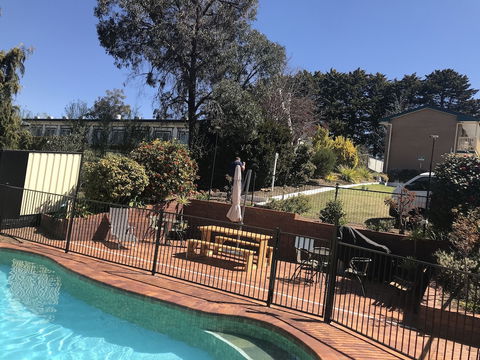 Hideaway Motor Inn Armidale - Mackay Tourism 3