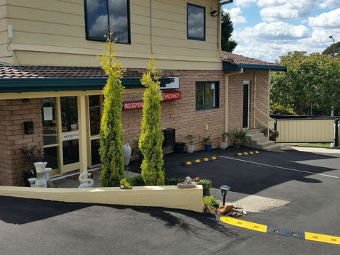 Hideaway Motor Inn Armidale - Mackay Tourism 1