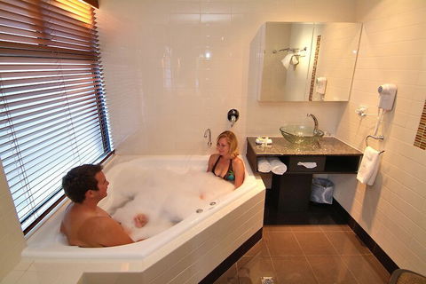 Bay Village Resort & Spa - Mackay Tourism 5